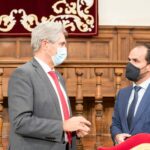 Ceremonia de Entrega de los Premios CEI 2020 y 2021. Presiden  el evento el Rector de la URJC, Javier Ramos y el Rector de la UAH, José Vicente Saz.